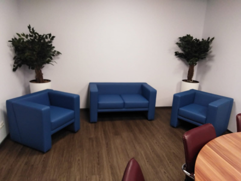 Мягкая зона в переговорной для компании AGenYZ. Фото 4